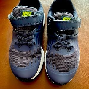 Boys Nike size 12 Star Runner- velcro closure